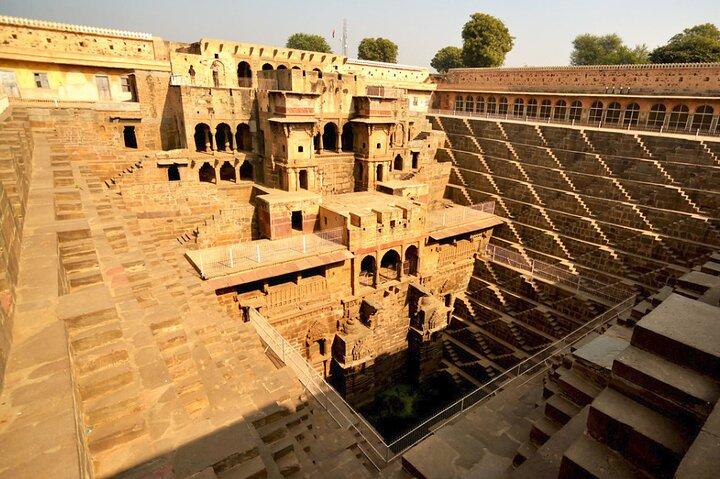 Jaipur to Agra Transfer via Abhaneri Step Well & Fatehpur Sikri