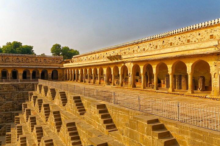 Jaipur to Agra Transfer via Abhaneri Step Well & Fatehpur Sikri