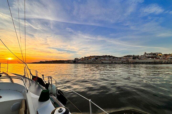 Private Sailing tour in Lisbon - Day Time, Sunset and Night
