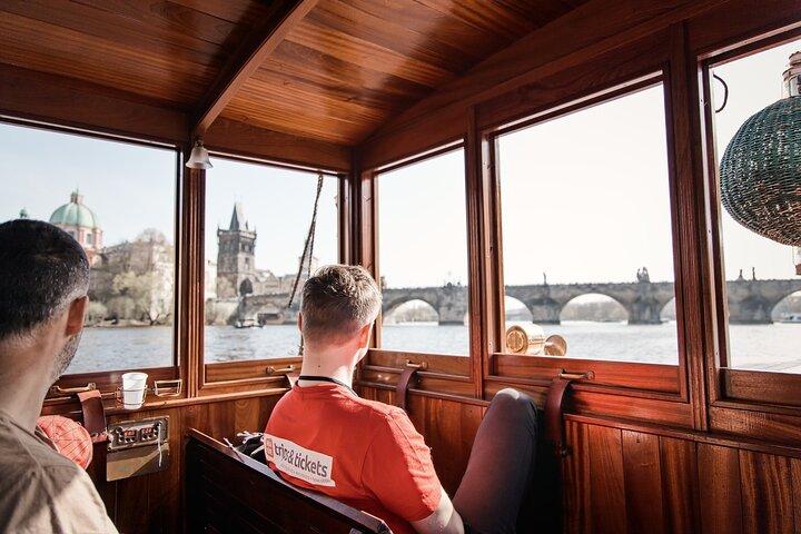 Prague Old Town, River Cruise and Prague Castle Sightseeing Tour Including Lunch