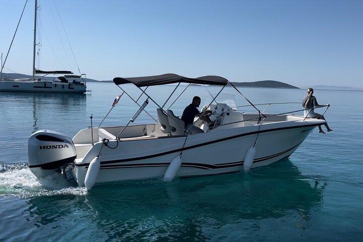Blue Lagoon and 3 Islands Speedboat Tour from Trogir