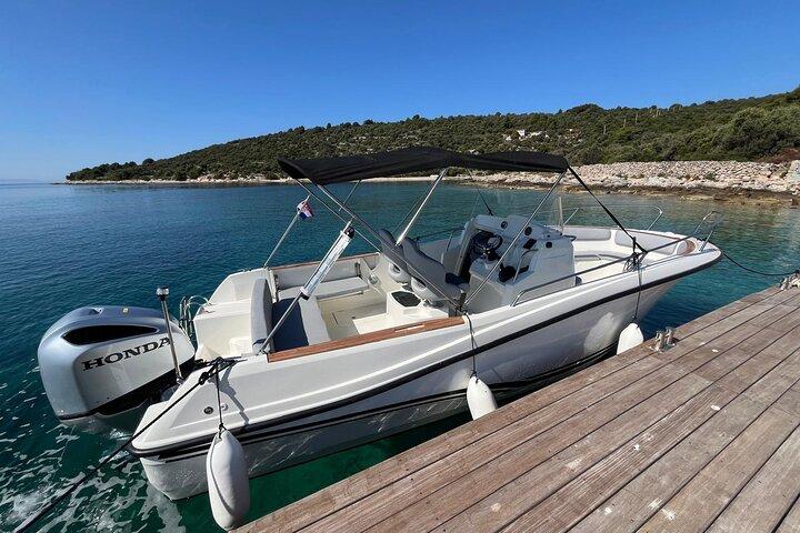 Blue Lagoon and 3 Islands Speedboat Tour from Trogir
