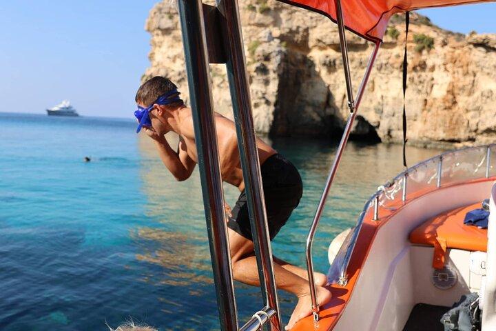 Private Boat Tour at Comino's Blue Lagoon and Crystal Lagoon
