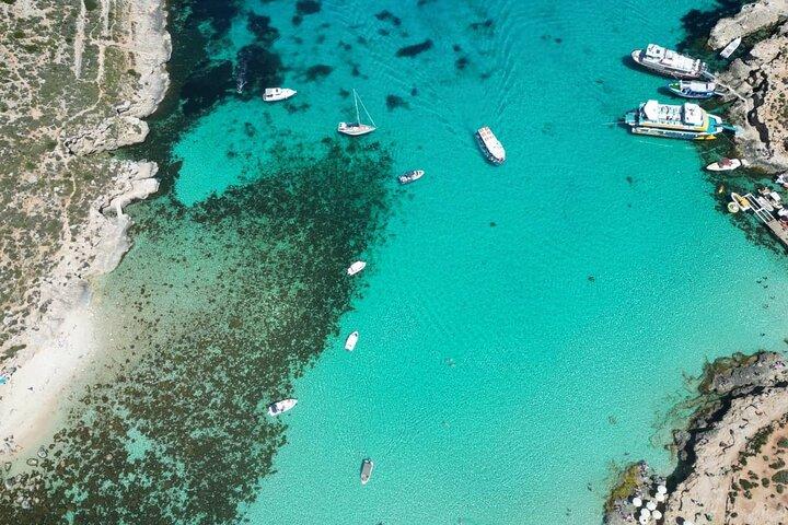 Private Boat Tour at Comino's Blue Lagoon and Crystal Lagoon