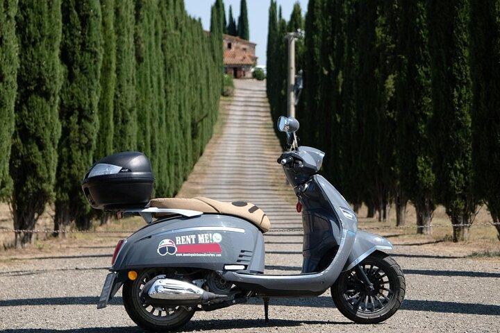 Discover the Hidden Gems of Val d'Orcia by Vespa!