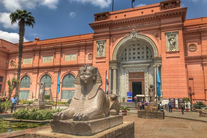 Guided Tour of the Giza Pyramids and Egyptian Museum