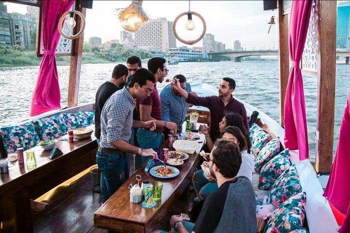 Elite Boats Tour in Cairo & Giza with Drinks Included