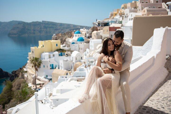 Santorini couple photoshoot with 50 edited photos!