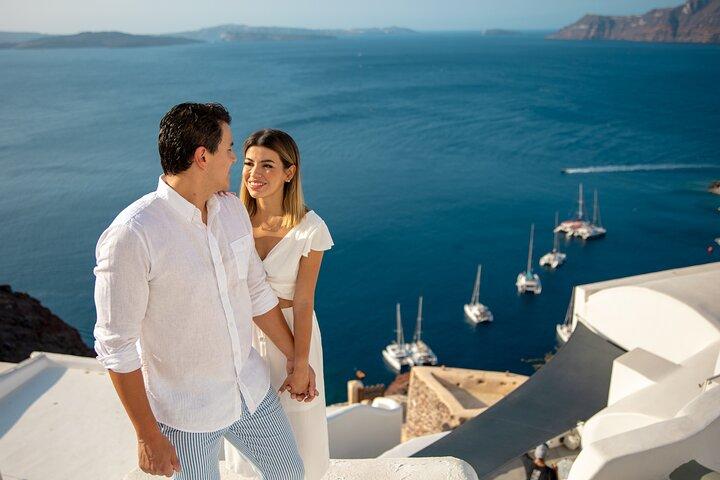 Santorini couple photoshoot with 50 edited photos!