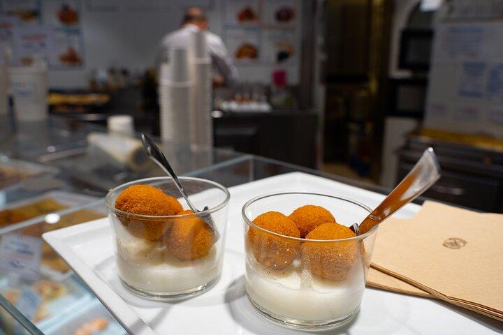 Venice Like a Local: Food, Wine & Spritz Tour with Traghetto Ride
