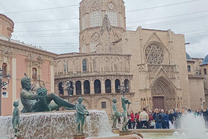 Valencia tour with cathedral included.