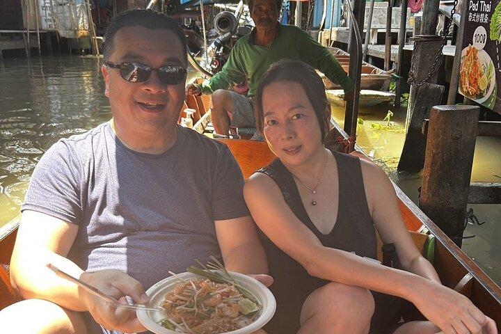 Maeklong Railway Market & Damnoen Saduak Market Paddle Boat Tour