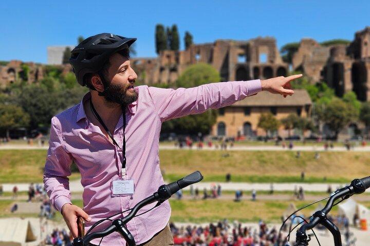 Rome Tour on Quality E-bikes, Small Groups and Local Guide!