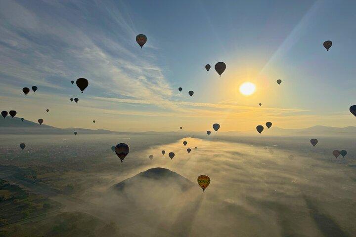 Sunrise Balloon Flight + Breakfast + Pyramids from CDMX