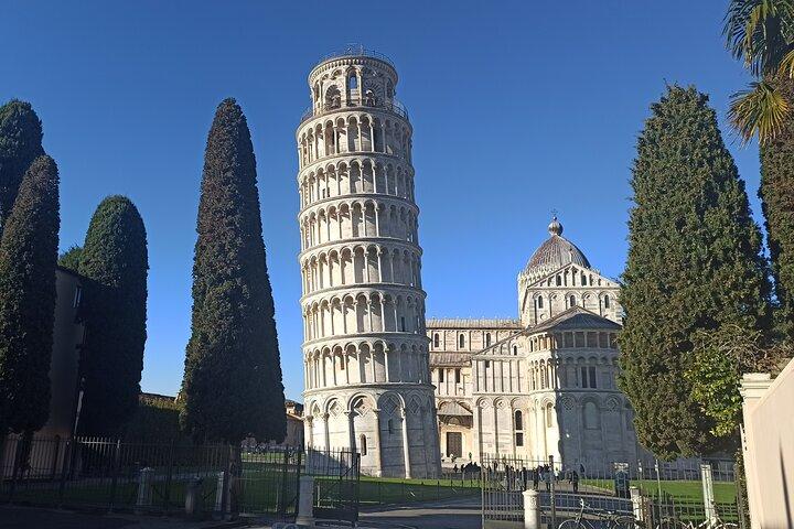 Pisa & Lucca Private Tour with wine-tasting from La Spezia Port