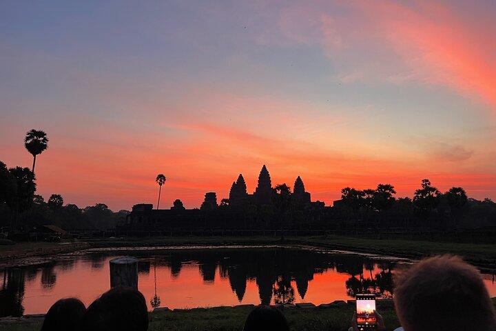 Angkor Sunrise Bike Tour with Lunch Included
