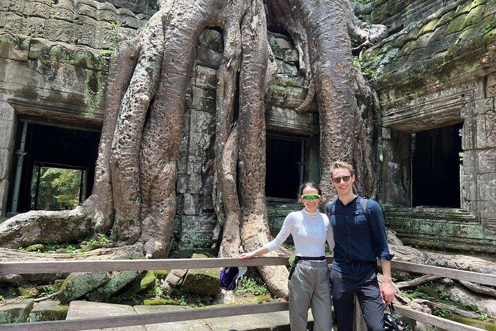 Angkor Wat Sunrise Bike Tour with Lunch Included