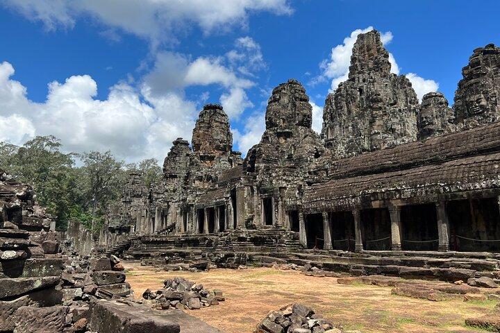Angkor Wat Sunrise Bike Tour with Lunch Included