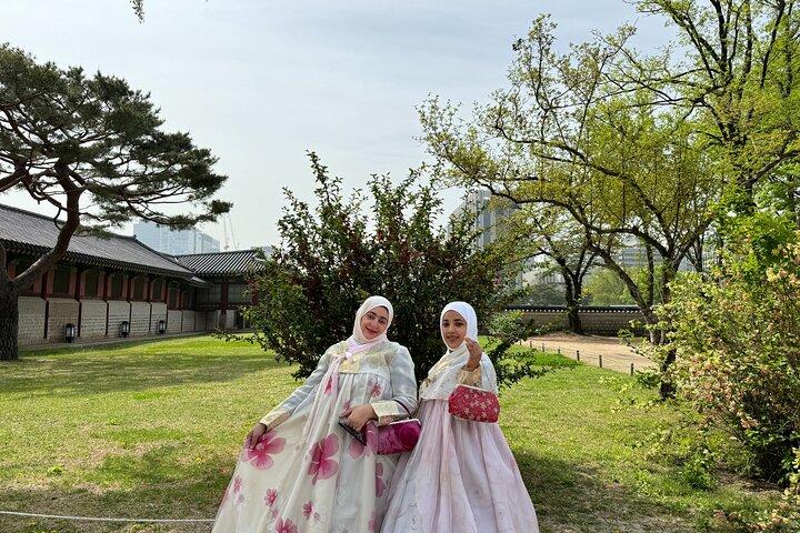 Private Full-Day Guided Tour in Seoul with Lunch, Tea and Dinner