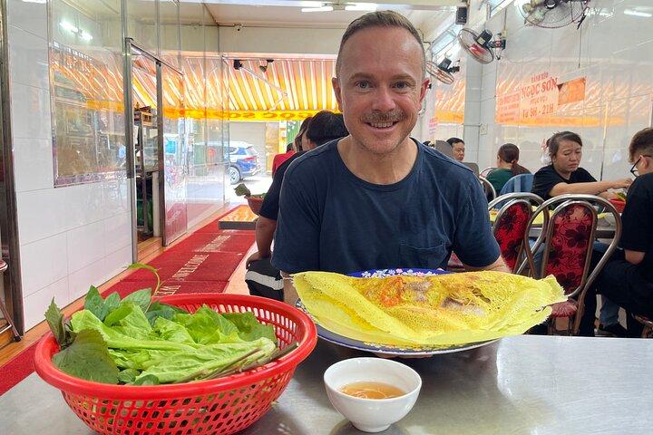 Ho Chi Minh city Street Food by scooter tour | female driver