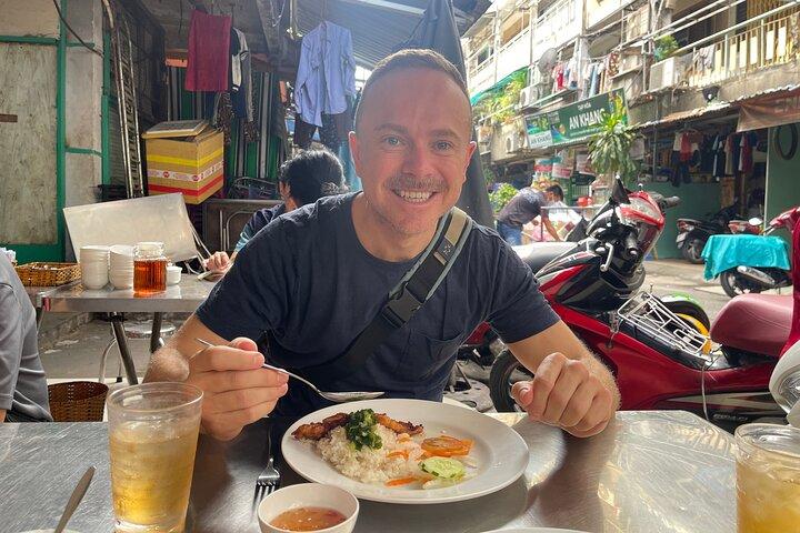 Ho Chi Minh city Street Food by scooter tour | female driver
