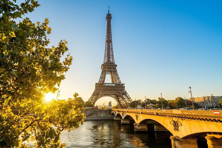 From Le Havre Port: "Paris On Your Own" Round-Trip Bus Transfer