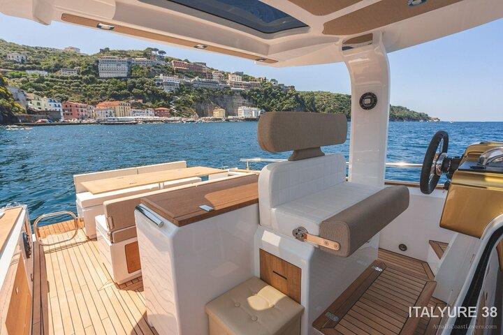 Private tour in Premium Yacht from Sorrento to Capri and Positano