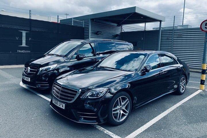 Luxury Chauffeur-Driven Private Vehicle Day Tour to Cambridge