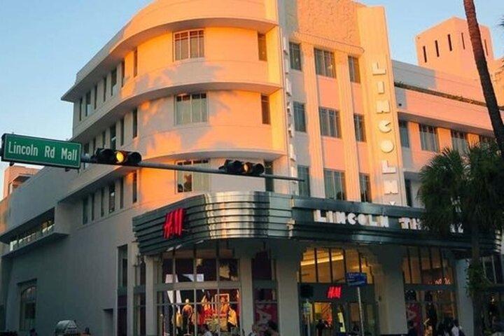 Miami Art Deco & South Beach Private Walking Tour with a Guide