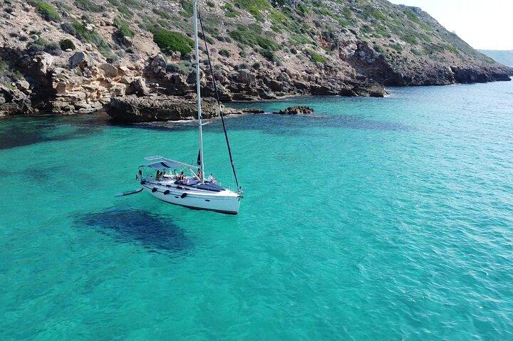 Palm: sailing boat, visit crystall water, tapas, 2 drinks..