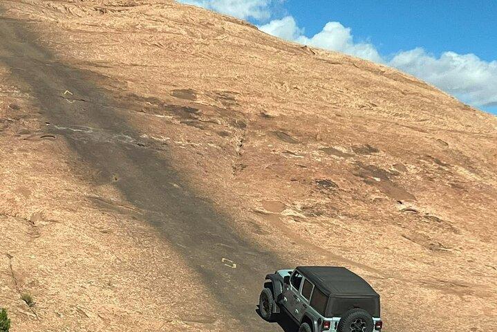 Hell’s Revenge Private 4x4 Guided Jeep Experience in Moab