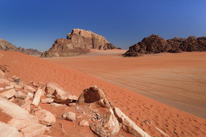 Wadi Rum: Explorer Jeep Tour PASS + Local Food + Optional Stay