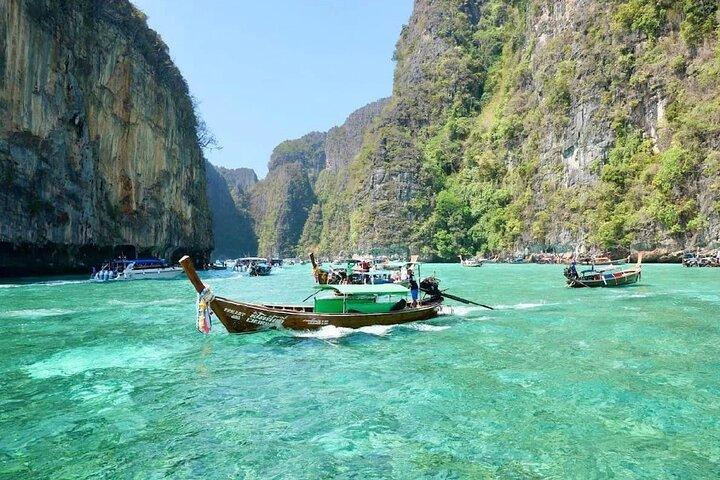 Phi Phi Islands and Maya Bay Tour by Speedboat from Krabi