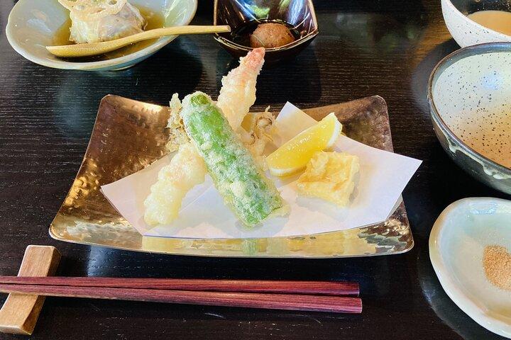 KYOTO GION Walking PRIVATE Tour and Customized Kappo Dinner