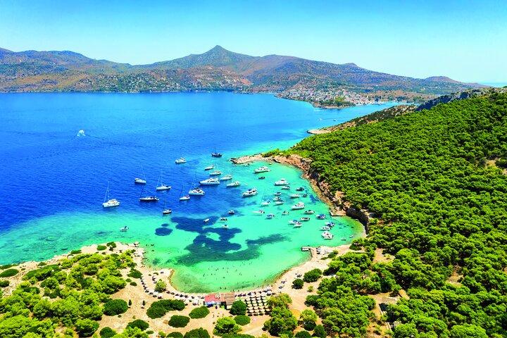 Athens: Swimming Day Cruise with DJ, Lunch & Drinks incl.