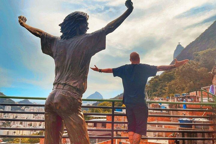 Favela Tour -The path of Michael Jackson in Rio