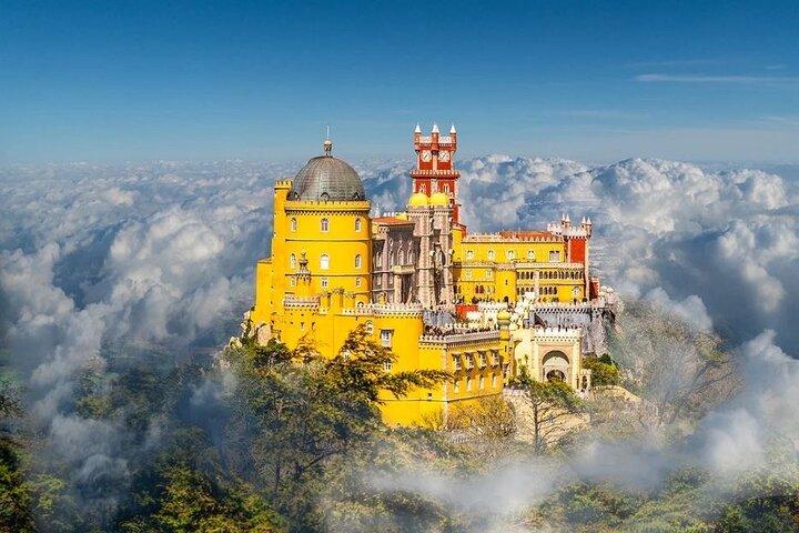 Sintra 1/2 day tour + Pena Palce + 2 gifts (inc. tickets)