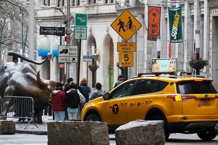 Visit The Statue of Liberty and Manhattan Walking Tour