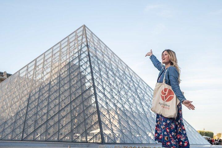 LOUVRE PRIVATE TOUR: Priority Access tickets & Local expert guide