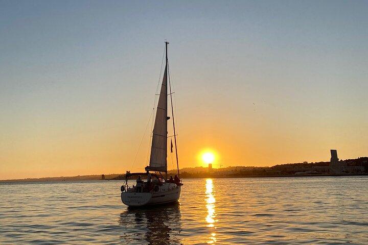 Lisbon Small Group Sunset Sailing 2h Cruise with Open Bar