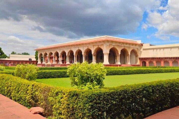 Approved Tour Guide in Agra for Full Day Sightseeing