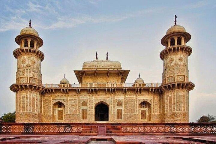 Private Day Trip to Taj Mahal & Agra From Jaipur