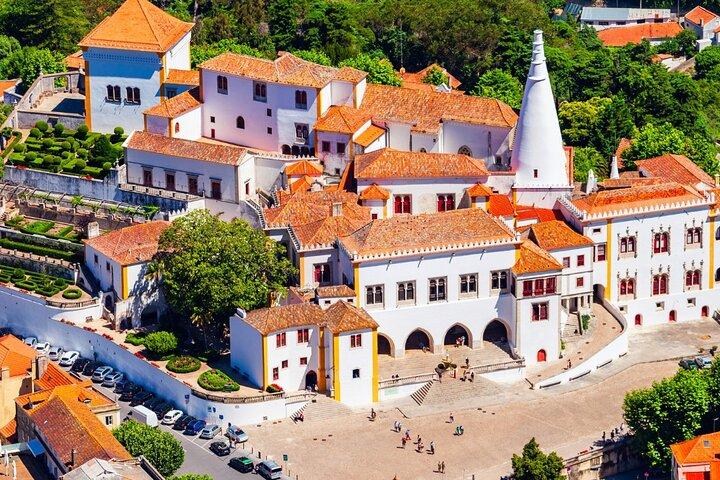 Sintra, Pena Palace,Cabo and Cascais Small Group Tour from Lisbon