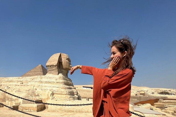 Explore Giza Pyramids,Sphinx, Museum,Lunch and Bazaar from Cairo