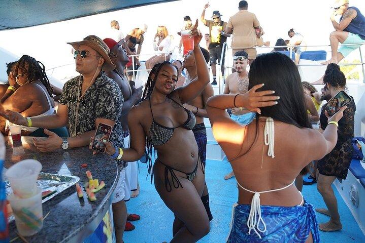 Tropical Punta Cana Booze Cruise – Snorkel, Sandbar & Party Vibes