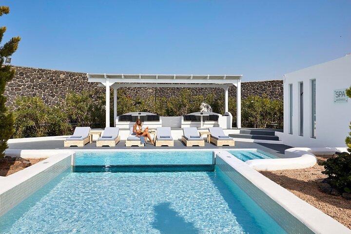 Akrotiri: Couples’ Massage & Pool Day Relaxation Experience