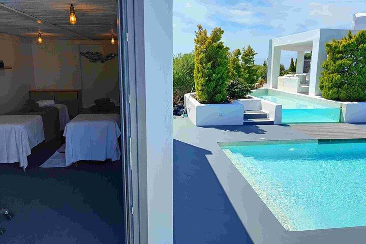 Akrotiri: Couples’ Massage & Pool Day Relaxation Experience
