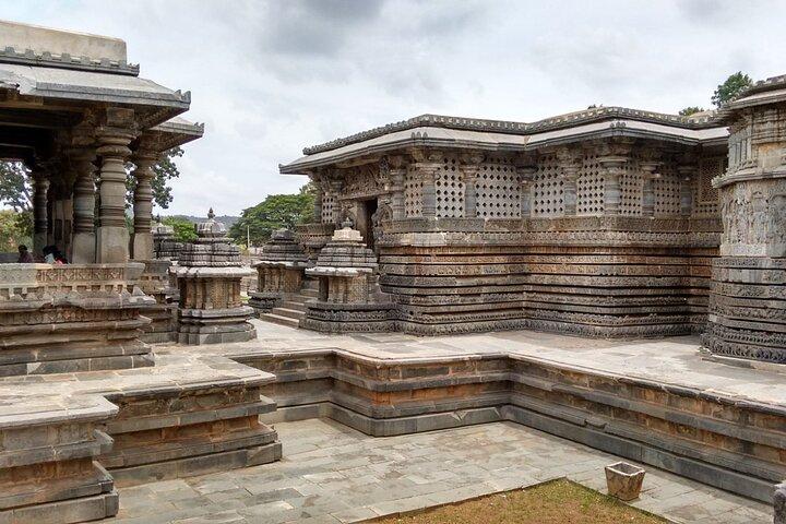 Day trip to UNESCO Belur+Shravanbelgola+Coffee & Spice Plantation