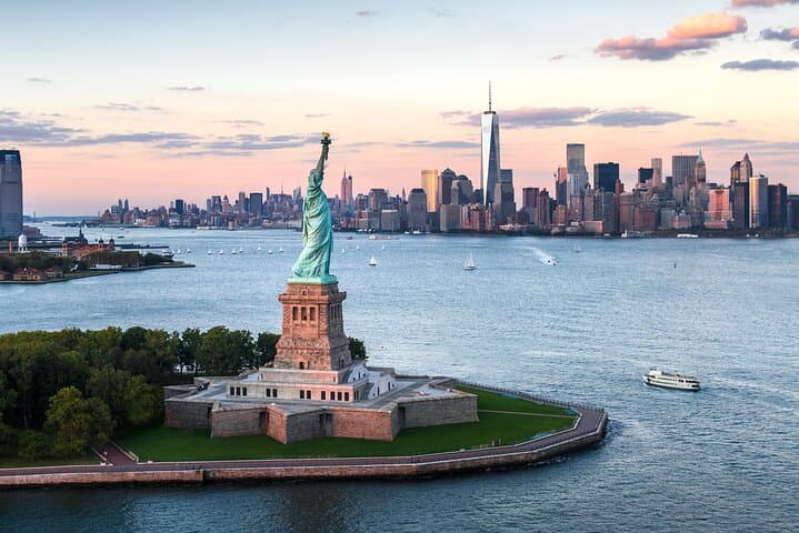 Visit The Statue of Liberty and Manhattan Walking Tour