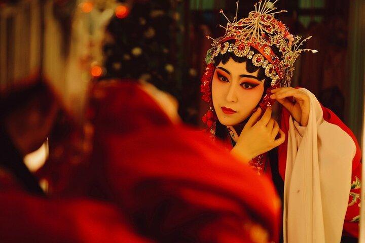 Sichuan Opera with face-changing at Sichuan opera theater
